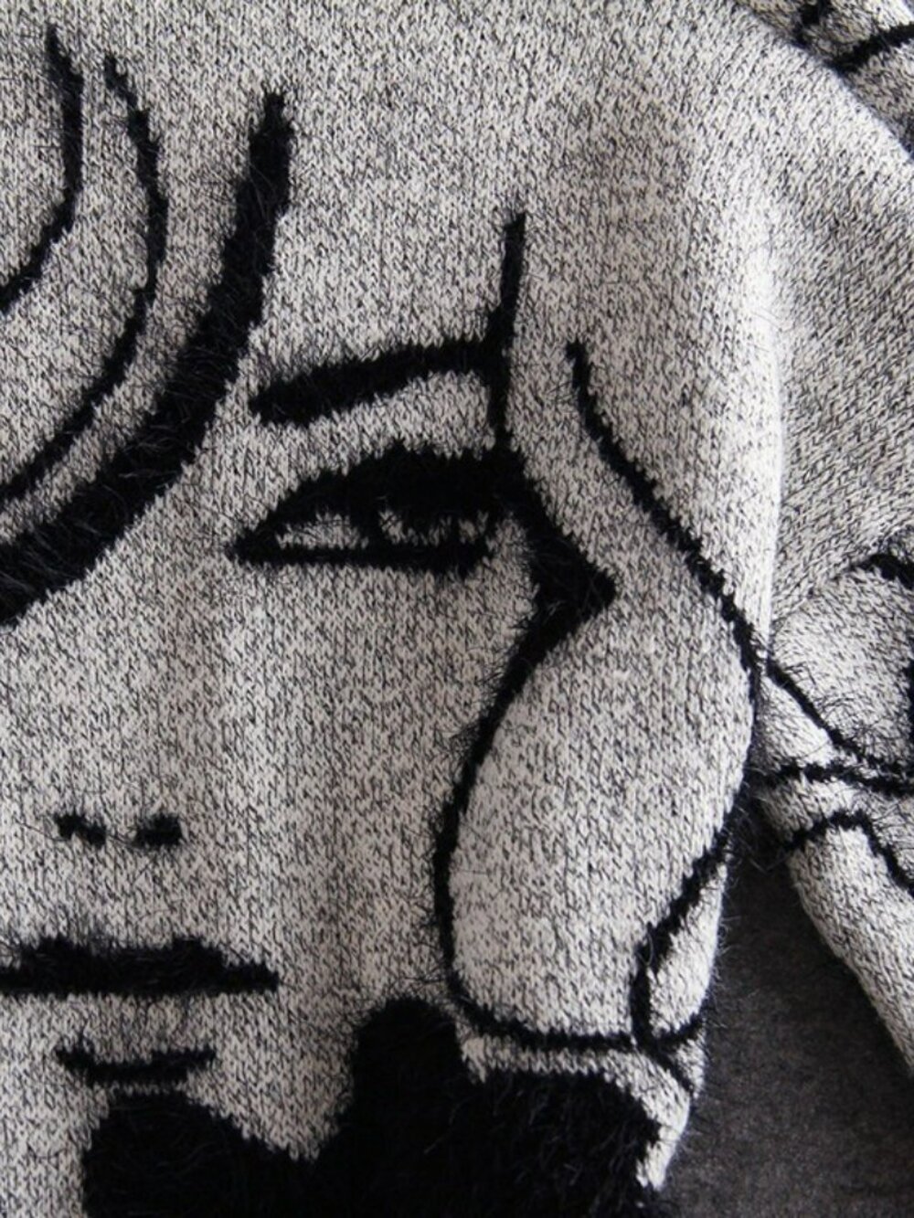 Abstract Face Long Cardigan - Picture 4 of 8